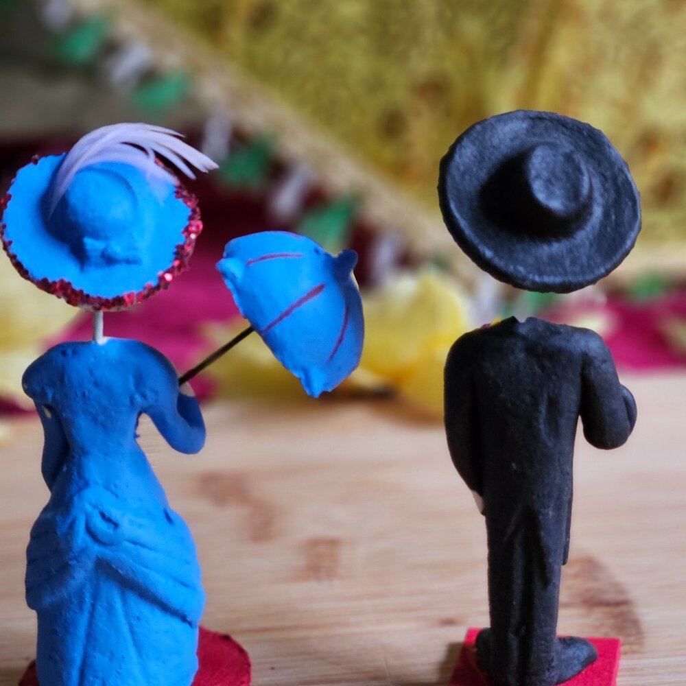 VINTAGE OAXACAN MUERTOS COUPLE WIRE AND CLAY SCULPTURES - Picture 2 of 5